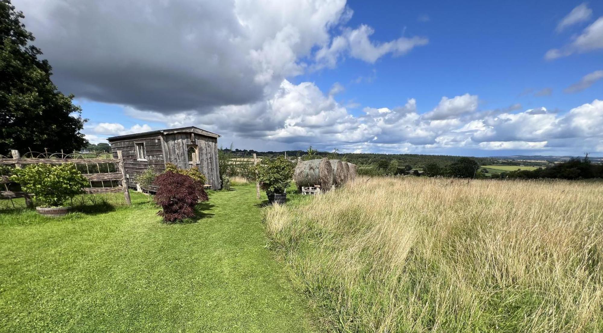 Вилла Luxury Shepherd'S Hut Style Cabin With Views Херефорд Экстерьер фото